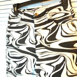 SO Jeans Juniors 5/27 White Black Swirl Pattern Wide Leg 5 Pocket FESTIVAL MSP50